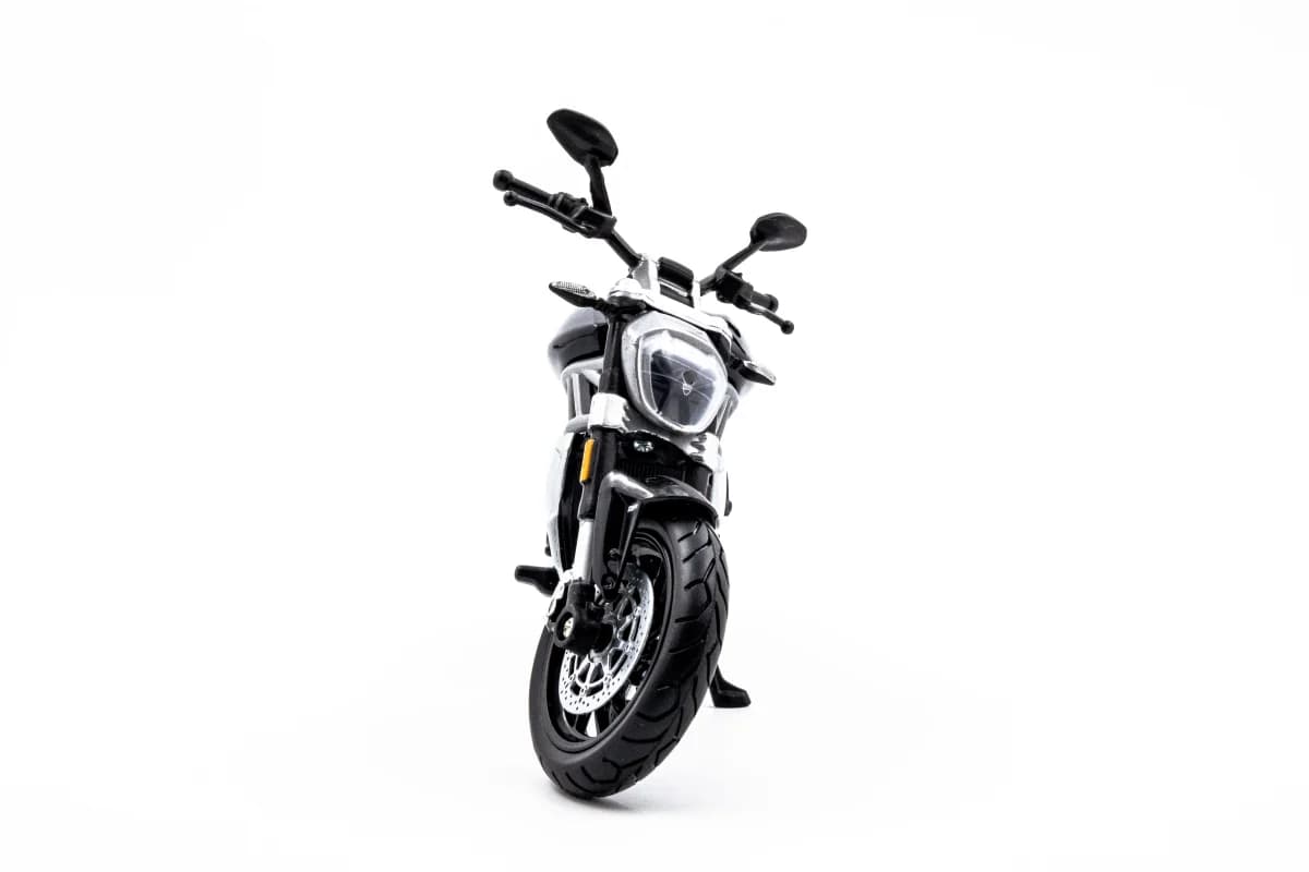 Maisto Ducati XDiavel S Premium Die-Cast Toy Motorcycle image 3