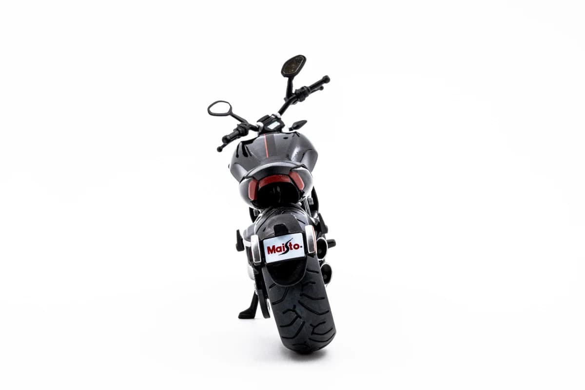 Maisto Ducati XDiavel S Premium Die-Cast Toy Motorcycle image 4