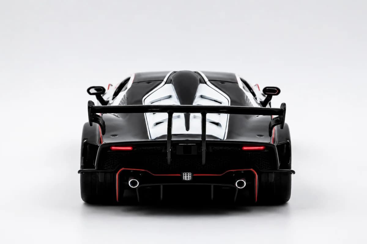 Lamborghini Essenza SCV12 Race image 7