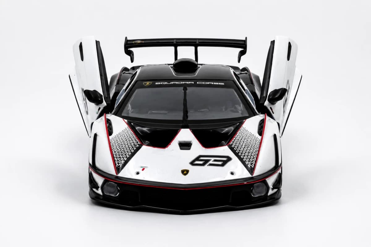 Lamborghini Essenza SCV12 Race image 3