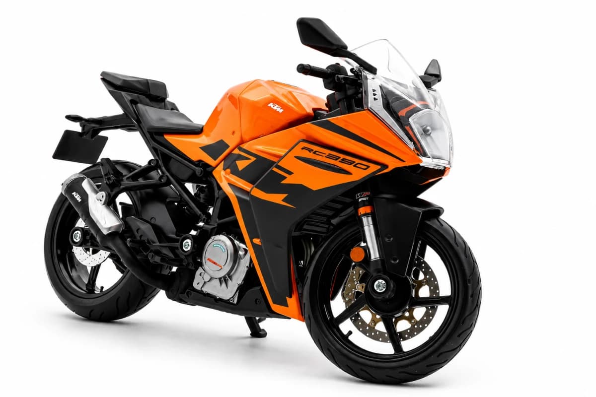 Maisto KTM RC 390 Sport Toy Motorcycle image 3